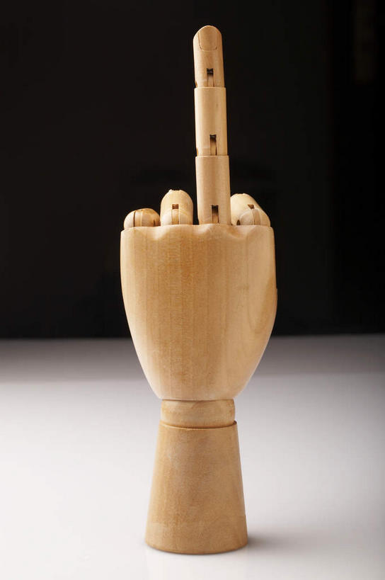 手,无人,竖图,室内,特写,白天,正面,静物,指,黑色背景,木制,指点,模型,木制品,手部,摄影,影棚,单手,指向,摄影棚,彩图,影棚拍摄,拍摄