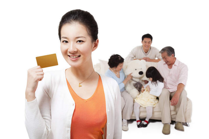 东方人,儿童,老年人,夫妻,母亲,父亲,女儿,祖母,祖父,三代同堂,站,坐,笑,微笑,露齿笑,横图,室内,白天,白色背景,正面,爱情,游戏,纯洁,信用卡,沙发,熊,玩具,亚洲,五个人,一张,握,服装,玩偶,泰迪熊,许多人,浪漫,拿,玩,拿着,注视,休闲装,黄种人,娱乐,祖孙三代,小孩,衣服,玩具熊,观察,看,站着,一群人,休闲,温暖,温馨,父女,母女,休闲服,金色,卡,恩爱,父爱,可爱,母爱,童年,童趣,益智,握着,储蓄卡,恋人,摄影,服饰,毛绒玩具,影棚,奶奶,爷爷,观看,祖孙,安慰,和睦,察看,发泄,关注,消遣,摄影棚,布艺沙发,童真,烂漫,无邪,外婆,外孙女,外祖母,外公,外祖父,宣泄,罗斯福熊,天真,银行卡,老年男性,老年女性,男人,男性,年轻男性,年轻女性,女孩,女人,女性,亚洲人,孩子,年轻人,夫妇,情侣,全家福,孙女,玩耍,嬉戏,站立,坐着,半身,彩图,影棚拍摄,拍摄,伴侣,融洽,女生,爸爸,多代同堂,妈妈