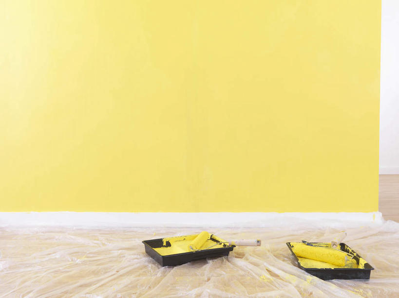 无人,横图,室内,白天,正面,地板,装修,餐具,装饰,材料,碟子,盘,塑料,墙,地面,装潢,木地板,墙壁,墙面,黄色,盘子,粉刷,刷子,塑料制品,碟,油漆,滚筒刷,保护,涂料,滚刷,彩图,滚筒