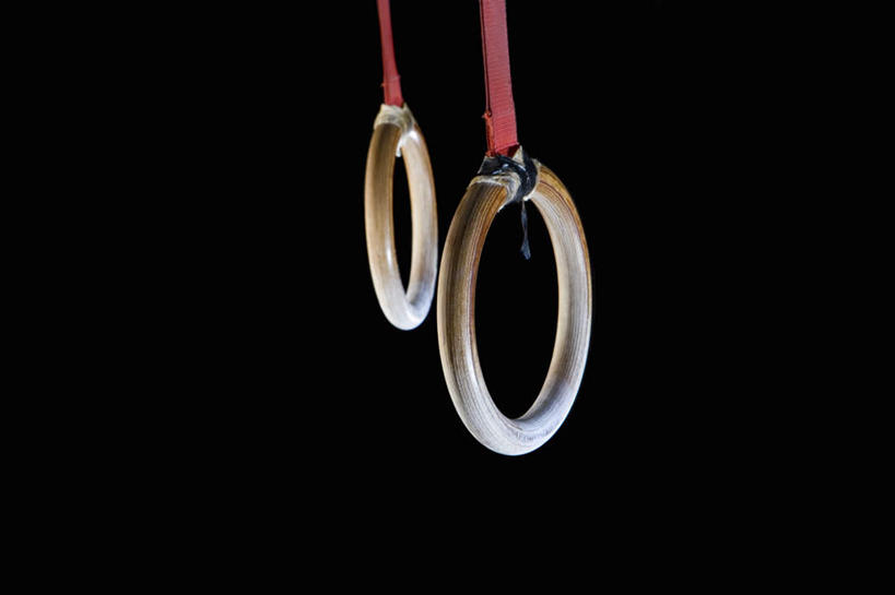 无人,横图,室内,特写,白天,正面,吊环,静物,吊挂,悬挂,黑色背景,挂,运动器械,健身器械,摄影,影棚,健身器材,彩图,影棚拍摄,拍摄,运动器材