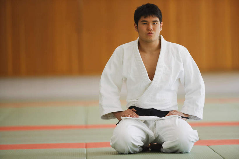 东方人,腿部,腿,一个人,运动员,体育馆,运动场,跪,横图,室内,白天,正面,柔道,亚洲,仅一个男性,仅一个人,许多,撑,连接,组合,服装,榻榻米,黄种人,体育场,仅一个年轻男性,衣服,垫子,扶,服饰,链接,撑着,扶着,衣着,穿着,拼接,拼凑,拼合,凑集,聚合,撮合,链结,运动馆,衣饰,男人,男性,年轻男性,亚洲人,体育运动员,运动选手,跪着,彩图,全身