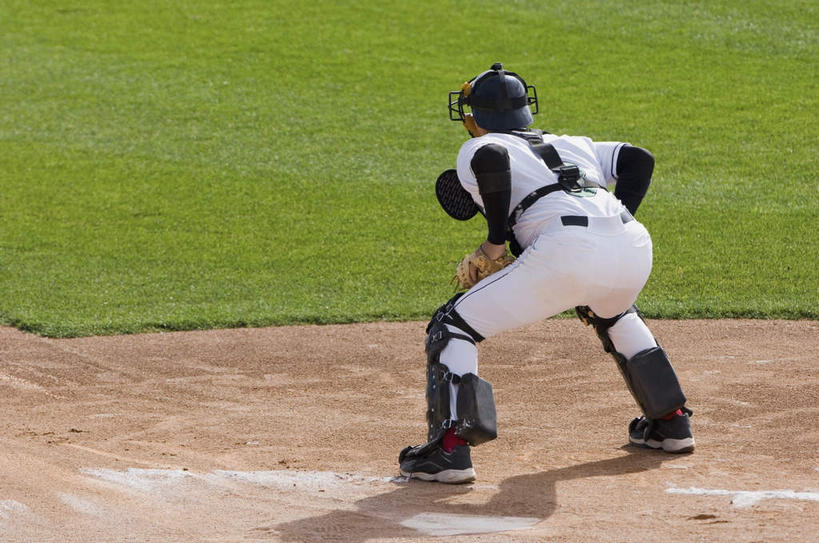 西方人,一个人,运动员,蹲,横图,室外,白天,锻炼,快乐,比赛,运动,竞争,棒球,垒球,草地,草坪,植物,欧洲,欧洲人,仅一个男性,仅一个人,棒球场,娱乐,球,草,仅一个年轻男性,背面,绿色,休闲,体育运动,体育,男人,男性,年轻男性,白种人,棒球手,体育运动员,运动选手,蹲着,彩图,全身,健身