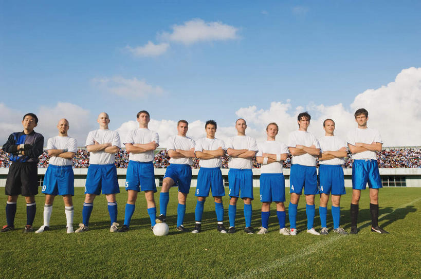 东方人,伙伴,朋友,运动员,足球场,站,双手交叉,横图,室外,白天,正面,运动服,友谊,足球,草地,草坪,植物,亚洲,一排,守门员,阴影,服装,整齐,光线,影子,云,云朵,足球装备,许多人,足球运动员,云彩,黄种人,运动器械,草,排列,一个,衣服,蓝色,绿色,白色,黑色,白云,蓝天,天空,阳光,天,站着,一群人,健身器械,服饰,晴朗,单个,双手抱胸,衣着,穿着,队列,健身器材,队友,绿茵场,蹴鞠,衣饰,友情,足球运动,男人,男性,年轻男性,亚洲人,晴空,体育运动员,运动选手,站立,彩图,全身,足球比赛场地,运动器材,运动装