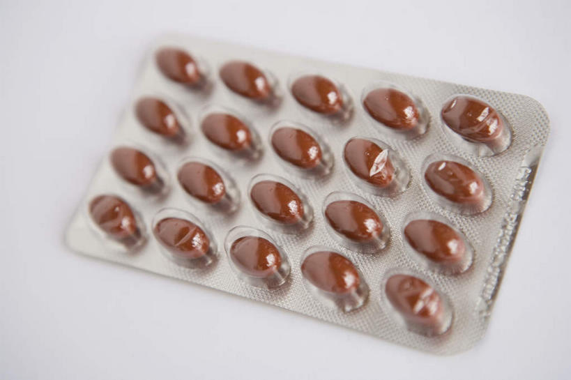 无人,横图,俯视,室内,特写,白天,白色背景,安全,静物,许多,阴影,朦胧,模糊,反射,药剂,药丸,影子,塑料,防护,药片,盒子,排列,容器,塑料制品,药品,治疗,摄影,影棚,储藏,保护,药物,医疗,储存,保险,预防,一板,摆列,平安,彩图,高角度拍摄,影棚拍摄,拍摄,布列,分列,贮存