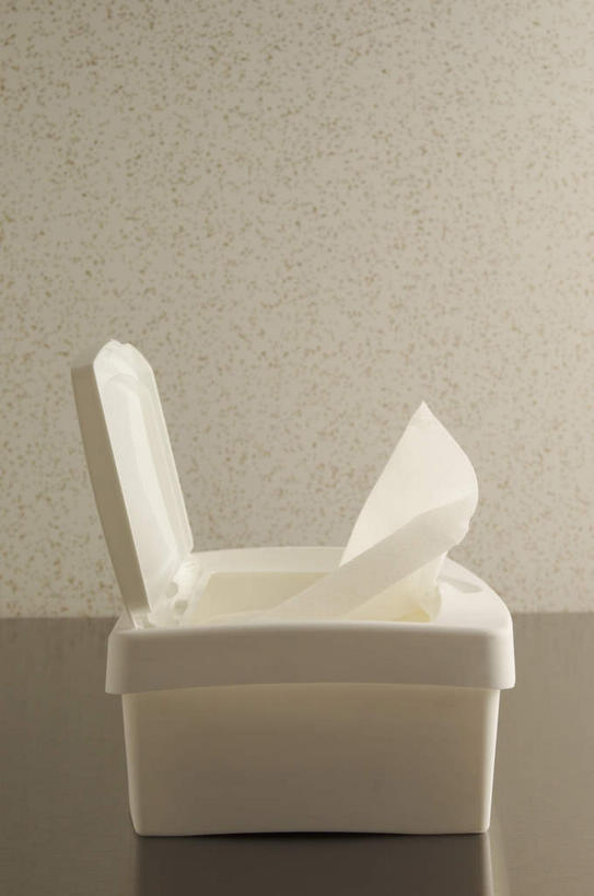 无人,竖图,俯视,室内,特写,白天,生活用品,静物,阴影,灰色背景,反射,影子,纸,纸盒,盒子,包装盒,纸巾,日用品,摄影,影棚,卫生纸,生活用纸,彩图,高角度拍摄,影棚拍摄,拍摄