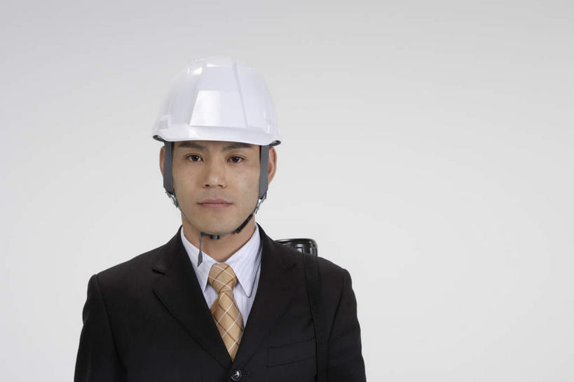 东方人,一个人,商务人士,商务男性,站,笑,微笑,横图,室内,白天,白色背景,正面,衬衫,帽子,亚洲,仅一个男性,仅一个人,仅一个中年男性,一条,套装,头盔,领带,注视,黄种人,白色,安全帽,容器,观察,看,站着,摄影,影棚,观看,储藏,察看,筒,象征,庄重,储存,关注,商务装,身份,工薪阶层,正式,地位,一顶,男人,男性,中年男性,亚洲人,白领,上班族,站立,半身,彩图,影棚拍摄,衬衣,拍摄,贮存