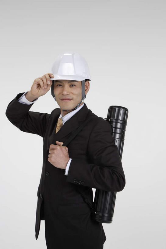 东方人,一个人,商务人士,商务男性,站,举,竖图,室内,白天,白色背景,正面,衬衫,帽子,亚洲,仅一个男性,仅一个人,仅一个中年男性,一条,握,套装,头盔,领带,拿,拿着,扭头,注视,黄种人,白色,安全帽,容器,观察,看,托,站着,转头,握着,摄影,影棚,观看,储藏,察看,筒,象征,庄重,储存,关注,商务装,身份,工薪阶层,正式,地位,一顶,男人,男性,中年男性,亚洲人,白领,上班族,举起,举手,举着,向上举,向上伸,向上托,站立,半身,彩图,影棚拍摄,衬衣,拍摄,贮存