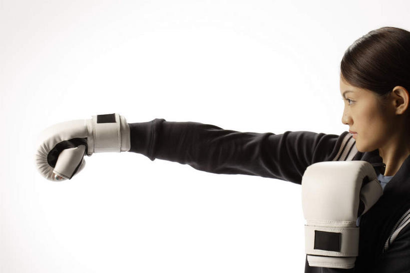 东方人,一个人,拳击手,站,举,横图,室内,白天,白色背景,侧面,锻炼,安全,比赛,运动,拳击,亚洲,仅一个年轻女性,仅一个女性,仅一个人,服装,防护,拳击手套,注视,休闲装,黄种人,运动器械,衣服,手套,观察,看,托,站着,休闲,休闲服,健身器械,摄影,服饰,影棚,观看,保护,察看,关注,出拳,保险,健身器材,保全,周全,安稳,安定,防护手套,平安,体育,年轻女性,女人,女性,亚洲人,拳击家,拳击运动员,举起,举手,举着,向上举,向上伸,向上托,站立,半身,彩图,影棚拍摄,健身,拍摄,运动器材