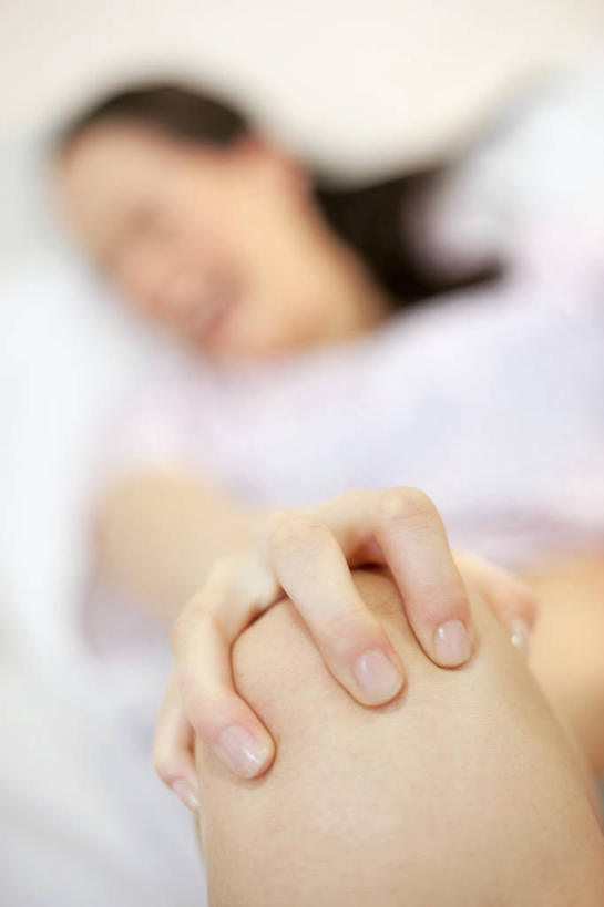 西方人,孕妇,一个人,医院,躺,闭眼,竖图,俯视,室内,白天,床,欧洲,欧洲人,仅一个年轻女性,仅一个女性,仅一个人,阴影,服装,朦胧,模糊,反射,影子,床单,大喊,被子,衣服,病床,张嘴,疼痛,怀孕,服饰,大叫,悲伤,分娩,被单,待产,衣着,穿着,痛苦,张大嘴巴,医疗机构,病号服,妊娠,准妈妈,大呼,疾苦,苦楚,衣饰,临盆,临蓐,卧着,年轻女性,女人,女性,白种人,产妇,张开嘴,闭眼睛,闭着眼,闭着眼睛,躺着,卧,半身,彩图,高角度拍摄,病院,诊所,病患服,护理床,医疗床