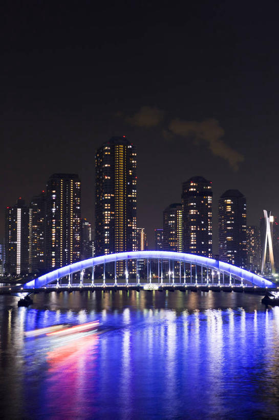 无人,高楼大厦,竖图,室外,夜晚,正面,长时间曝光,度假,河流,美景,水,城市风光,标志建筑,城市,大桥,大厦,地标,建筑,立交桥,摩天大楼,桥梁,夜景,东京,日本,亚洲,波纹,河水,景观,水流,高架,建筑群,斜拉桥,桥,涟漪,中央区,娱乐,建设,倒影,水纹,波浪,享受,休闲,景色,放松,倒映,曝光,东亚,本州,关东地方,本州岛,日本国,东京都,水晕,隅田川,反照,彩图,大楼,高层建筑,高楼,摩天楼,永代桥