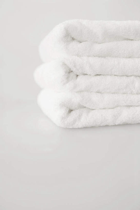 无人,竖图,室内,特写,白天,白色背景,正面,静物,三块,一堆,堆叠,堆积,柔软,折叠,白色,毛巾,清洁,摄影,影棚,堆,卫生,纯真,洁净,光明,恬静,中间色,朴素,清白,彩图,影棚拍摄,拍摄