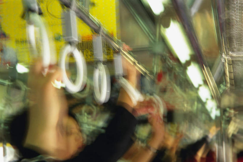 东方人,伙伴,同事,朋友,商务人士,商务男性,商务女性,站,举,横图,室内,白天,正面,衬衫,友谊,成功,合作,团队,集体,信心,地铁,照明,亚洲,一排,许多,握,套装,朦胧,模糊,整齐,壁灯,墙,灯光,轨道交通,许多人,黄种人,队伍,墙壁,墙面,灯,排列,灯具,托,站着,一群人,握着,照亮,领导,照明设备,成就,队列,商务装,合伙,领袖,工薪阶层,拉环,友情,男人,男性,年轻男性,年轻女性,女人,女性,亚洲人,白领,上班族,举起,举手,举着,向上举,向上伸,向上托,站立,半身,彩图,衬衣,地铁机动车,地下铁,轻轨