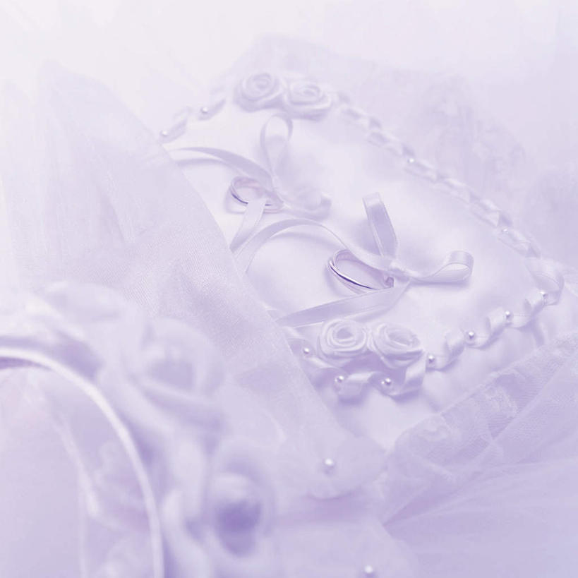 无人,方图,俯视,室内,特写,白天,婚礼,快乐,礼盒,礼物,阴影,花纹,朦胧,模糊,庆祝,装饰,光线,影子,纸盒,一对,结婚,盒子,阳光,包装盒,蝴蝶结,结婚戒指,戒指,礼品盒,喜庆,礼品,戒枕,纪念,华丽,修饰,点缀,衬托,美观,雅致,雅观,彩图,高角度拍摄,高兴