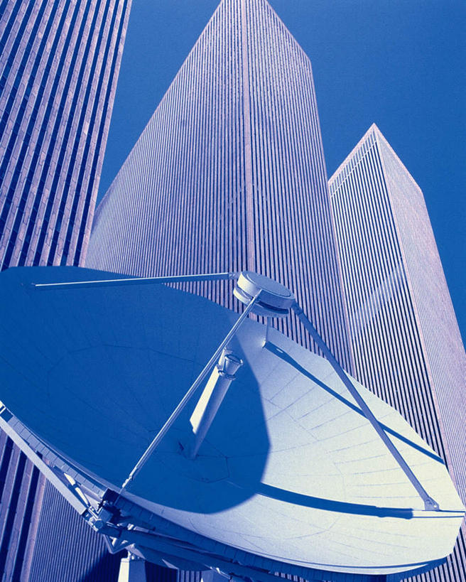 无人,高楼大厦,竖图,室外,白天,仰视,度假,技术,雷达,美景,城市风光,城市,大厦,建筑,摩天大楼,阴影,光线,影子,景观,娱乐,蓝色,蓝天,天空,阳光,天,享受,休闲,景色,放松,通信,晴朗,万里无云,晴空,晴空万里,彩图,低角度拍摄,大楼,高层建筑,高楼,摩天楼