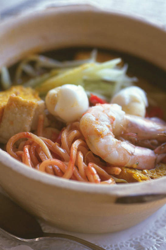 海鲜,无人,竖图,俯视,室内,特写,白天,烹饪,餐桌,桌子,餐具,阴影,反射,影子,勺子,虾仁,日本料理,料理,食品,水产,菜肴,美食,海洋生物,食物,调羹,汤匙,碗,日式料理,日式,摄影,佳肴,影棚,餐台,水生动物,海产品,水生物,海底动物,进餐用具,烹调用具,彩图,高角度拍摄,影棚拍摄,拍摄