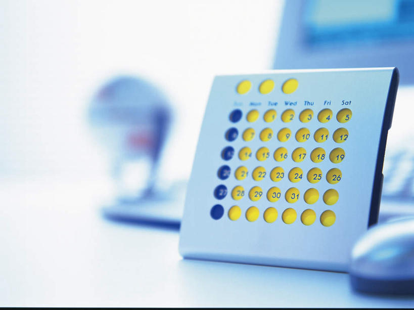 无人,办公室,横图,室内,特写,白天,正面,办公楼,电脑,笔记本电脑,鼠标,键盘,家具,桌子,写字楼,静物,台历,朦胧,模糊,时间,网络,办公桌,计时,输入设备,通讯设备,商务楼,日期,无线,通信设备,无线网络,无线上网,便携式电脑,办公家具,手提电脑,日历,彩图,大楼