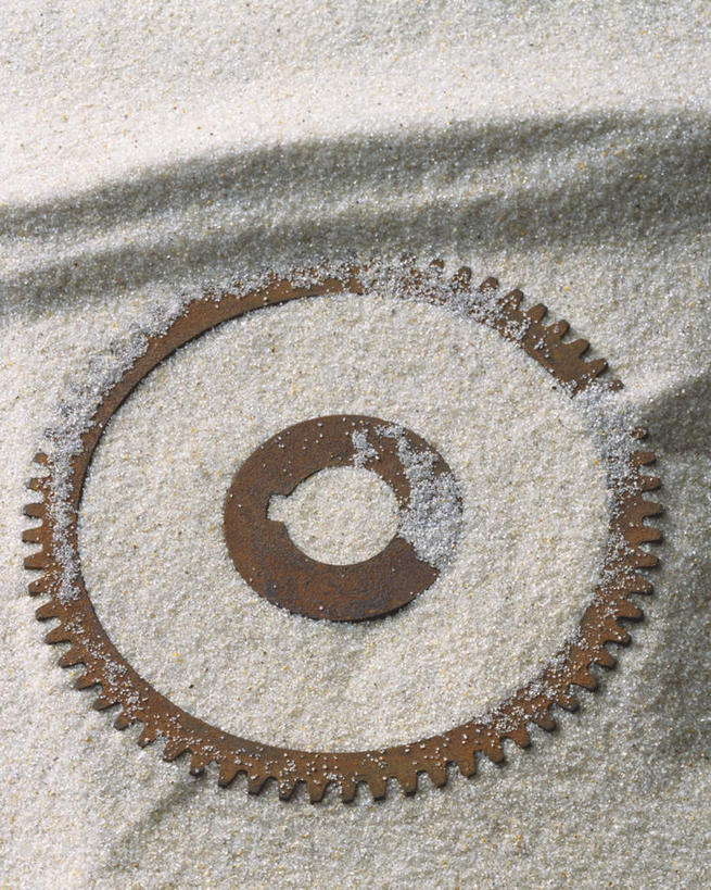 无人,竖图,俯视,室内,白天,齿轮,连接,组合,生锈,工具,沙子,一个,机械,铁锈,单个,链接,锈迹,五金,沙堆,紧固,拼接,拼凑,拼合,凑集,聚合,撮合,链结,牢固,彩图,高角度拍摄