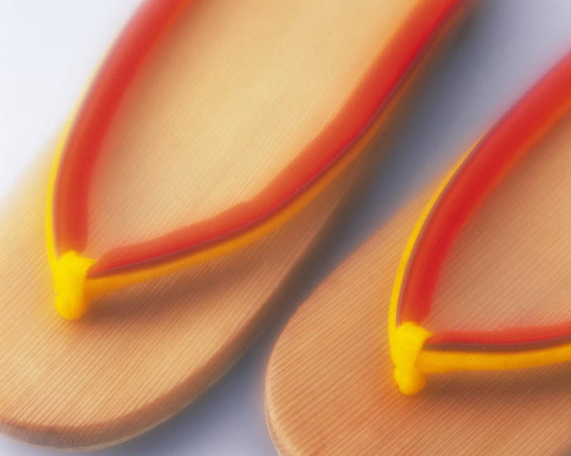 无人,横图,俯视,室内,特写,白天,白色背景,静物,鞋子,一双,朦胧,模糊,日本文化,文化,木屐,摄影,影棚,木鞋,东亚文化,彩图,高角度拍摄,影棚拍摄,人字拖,人字拖鞋,拍摄,传统文化