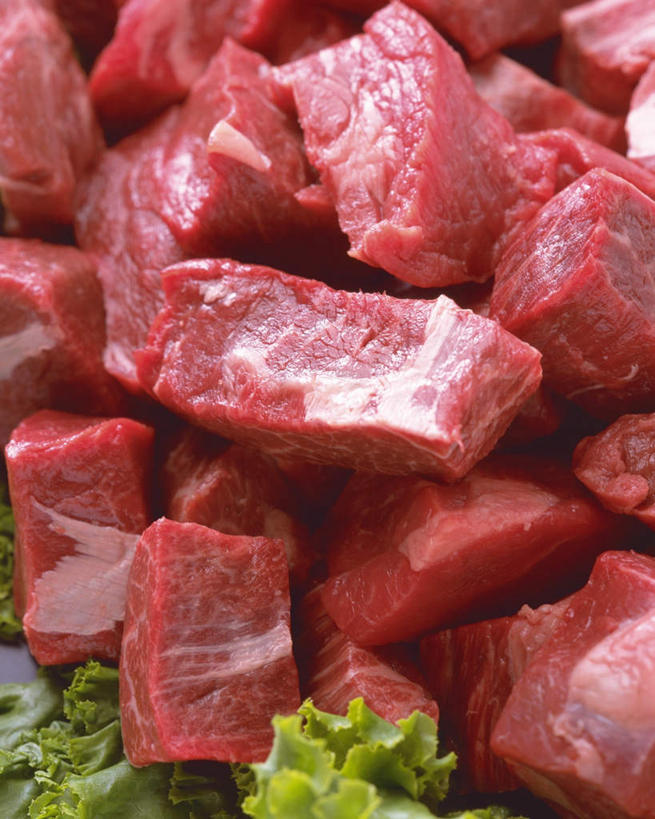 无人,竖图,俯视,室内,特写,白天,蔬菜,一堆,许多,堆叠,堆积,新鲜,方块,生菜,莴苣,莴笋,肉,生食,牛肉,食品,肉类,食物,红色,有机食品,绿色食品,堆,肉食,叶用莴笋,香笋,春菜,鹅仔菜,莴仔菜,千金菜,彩图,高角度拍摄