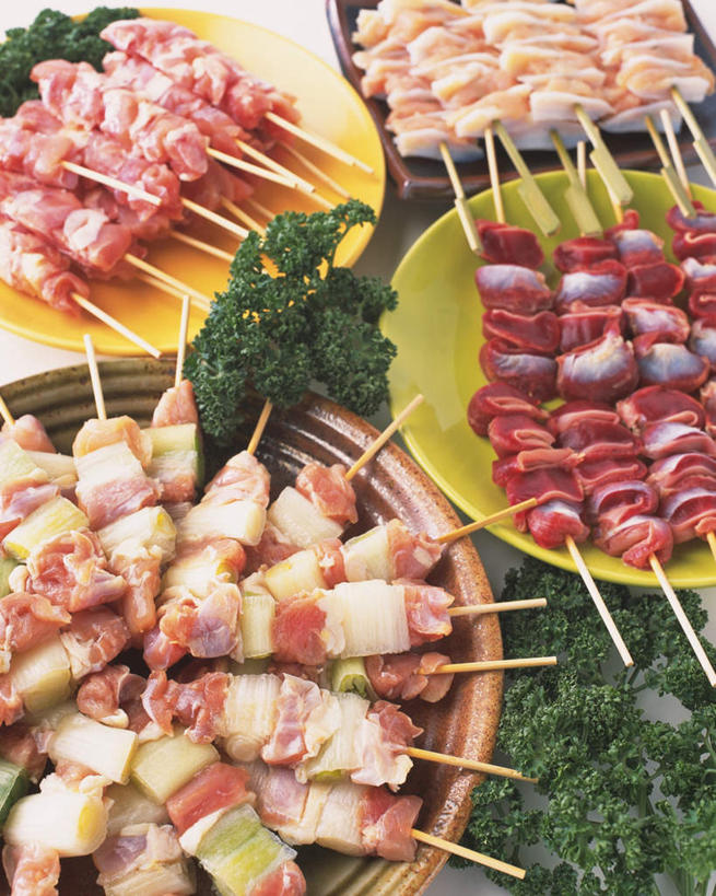 内脏,无人,竖图,俯视,室内,特写,白天,白色背景,烧烤,桌面,蔬菜,餐具,一堆,一排,许多,堆叠,堆积,新鲜,整齐,碟子,盘,牙签,花菜,花椰菜,生菜,莴苣,莴笋,西兰花,鸡肉,肉,生食,鱼肉,食品,烤架,烤肉,猪肉,肉类,竹签,食物,排列,黄色,盘子,碟,四个,铁架,摄影,有机食品,绿色食品,影棚,堆,队列,肉食,叶用莴笋,香笋,春菜,鹅仔菜,莴仔菜,千金菜,鸡肫,肫,彩图,高角度拍摄,影棚拍摄,拍摄