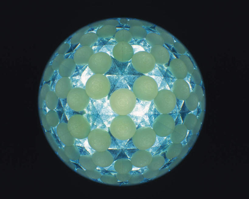 无人,横图,室内,特写,白天,正面,万花筒,一排,许多,黑色背景,花纹,条纹,整齐,结构,圆形,三角形,图案,圆圈,排列,一个,蓝色,白色,框架,摄影,影棚,单个,轮廓,耀眼,明亮,队列,彩图,影棚拍摄,拍摄