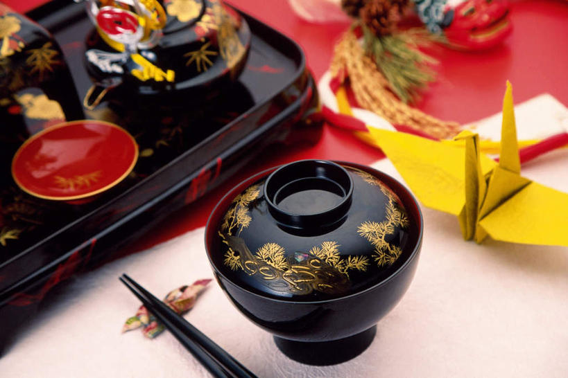 无人,横图,俯视,室内,特写,白天,筷子,桌面,桌子,静物,餐具,托盘,日本,亚洲,艺术,装饰,碟子,盘,折纸,纸艺,手工艺品,餐盘,千纸鹤,文化,黑色,盘子,纸鹤,工艺品,碟,碗,华丽,修饰,点缀,高雅,东亚,一套,日本国,工艺折纸,自信心,品位,衬托,美观,雅致,雅观,彩图,高角度拍摄