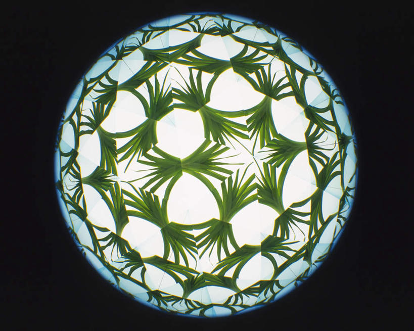 无人,横图,室内,特写,白天,正面,游戏,静物,玩具,万花筒,黑色背景,花纹,艺术,反射,图案,图形,光,玩,娱乐,一个,绿色,休闲,益智,摄影,影棚,单个,活动,三棱镜,发泄,消遣,智力,光学,宣泄,玩耍,嬉戏,彩图,影棚拍摄,拍摄