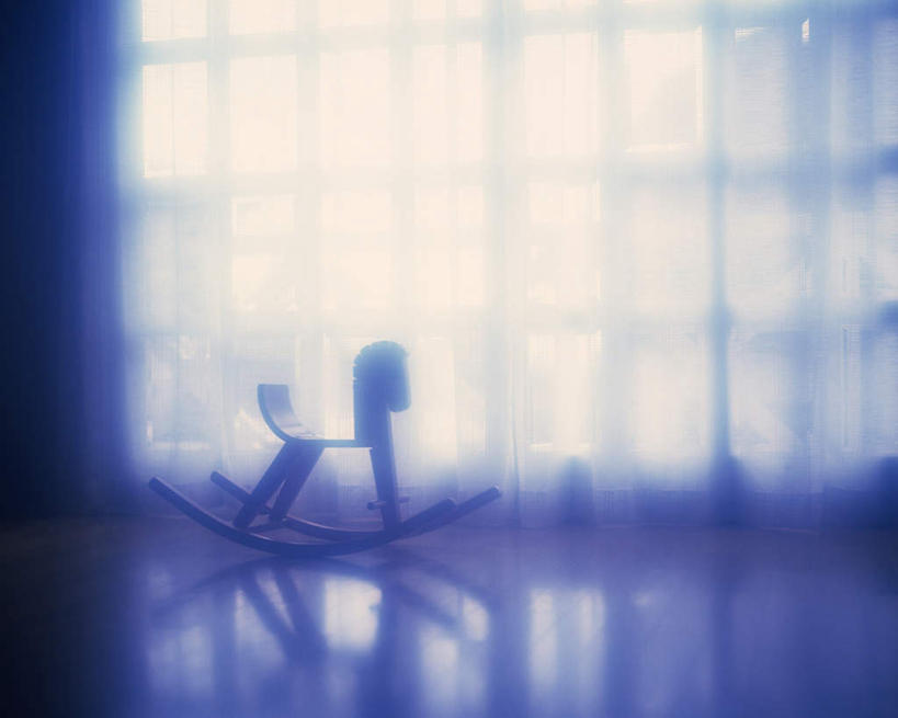 无人,横图,室内,白天,正面,游戏,快乐,窗户,窗帘,地板,落地窗,玩具,朦胧,模糊,木制,地面,玩,娱乐,木地板,玻璃窗,一个,木制品,休闲,单个,活动,发泄,消遣,智力,木马,宣泄,玩耍,嬉戏,彩图