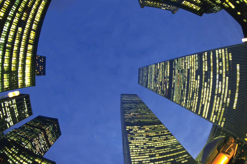 无人,高楼大厦,横图,室外,夜晚,广角镜头,鱼眼镜头,仰视,度假,美景,城市风光,标志建筑,城市,大厦,地标,建筑,摩天大楼,夜景,照明,纽约,美国,景观,灯光,曼哈顿,娱乐,建设,灯,蓝色,蓝天,天空,灯具,天,享受,休闲,景色,放松,照亮,北美,北美洲,照明设备,美洲,纽约州,帝国之州,帝国州,世界贸易中心,北亚美利加洲,亚美利加洲,彩图,低角度拍摄,大楼,高层建筑,高楼,摩天楼,曼哈顿岛,纽约世界贸易中心,世贸中心,双子大楼