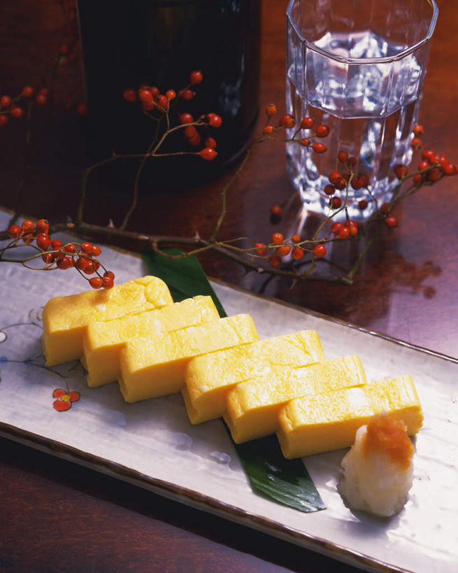 点心,无人,竖图,俯视,室内,特写,白天,烹饪,水,餐桌,桌子,杯子,叶子,一排,朦胧,模糊,整齐,液体,水滴,蛋,鸡蛋,日本料理,料理,食品,甜点,甜品,绿叶,菜肴,美食,玻璃制品,食物,糕点,排列,水杯,日式料理,甜食,日式,嫩叶,摄影,佳肴,影棚,餐台,一份,队列,草鸡蛋,鸡蛋卷,叶,叶片,玻璃杯,彩图,高角度拍摄,影棚拍摄,拍摄