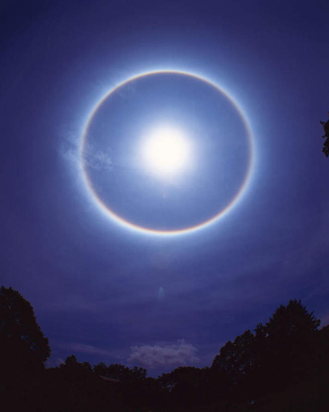 无人,竖图,室外,白天,仰视,旅游,度假,光晕,美景,山,山脉,太阳,一堆,许多,阴影,堆叠,堆积,光线,圆形,影子,圆圈,景观,山峰,云,云朵,山峦,云彩,娱乐,一个,蓝色,白云,蓝天,天空,阳光,自然,群山,天,享受,休闲,闪耀,景色,放松,晴朗,单个,耀眼,气象,堆,明亮,环状,环形,自然风光,日晕,太阳光晕,晴空,彩图,低角度拍摄