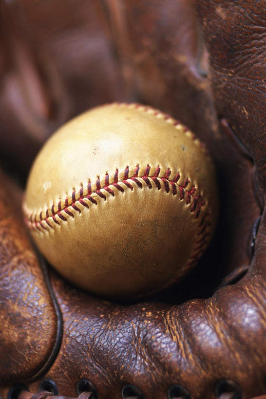 无人,竖图,俯视,室内,特写,白天,锻炼,运动,棒球,垒球,静物,阴影,反射,棒球手套,影子,运动器械,球,一个,白色,手套,健身器械,单个,健身器材,体育,彩图,高角度拍摄,健身,运动器材