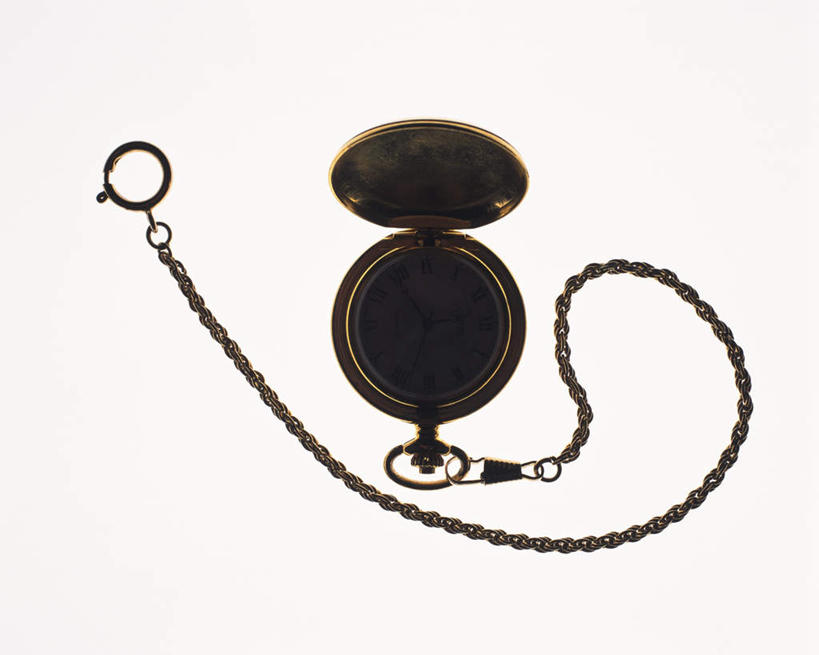 无人,横图,俯视,室内,特写,白天,白色背景,静物,一根,一块,朦胧,模糊,时间,时钟,背光,计时,怀表,钟表,表,链子,摄影,影棚,链条,逆光,钟,彩图,高角度拍摄,影棚拍摄,拍摄