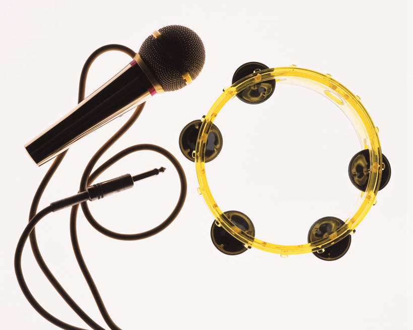 无人,横图,俯视,室内,特写,白天,白色背景,静物,朦胧,模糊,电力,电线,线,圆圈,手铃,电能,背光,线路,一个,黄色,话筒,摄影,影棚,单个,电,电源,电源线,麦克风,扩音器,能量,逆光,传声器,微音器,彩图,高角度拍摄,影棚拍摄,拍摄