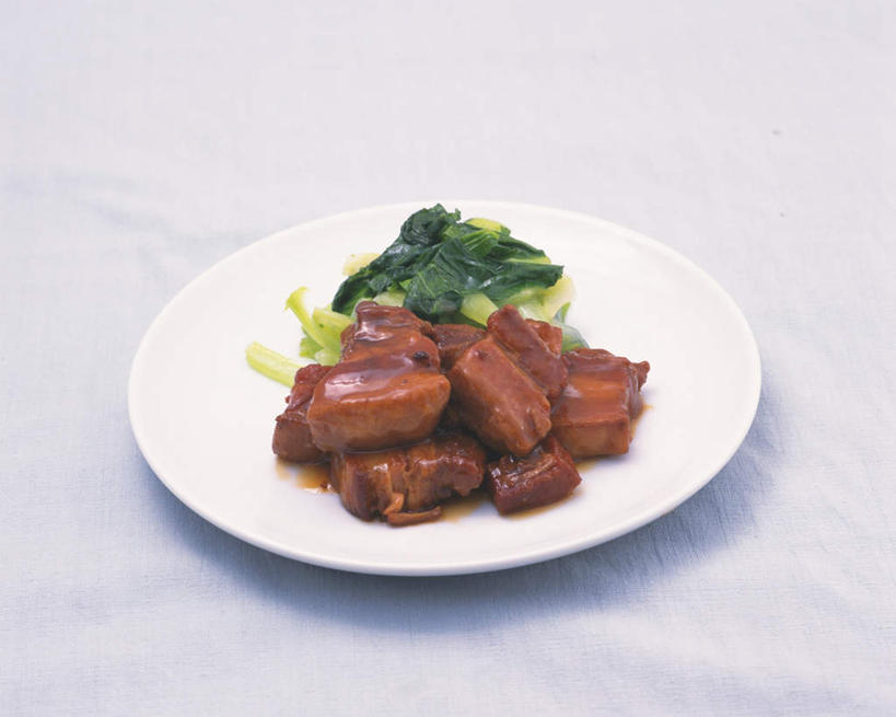 无人,横图,俯视,室内,特写,白天,烹饪,餐桌,桌子,蔬菜,餐具,阴影,新鲜,光线,布料,碟子,盘,影子,青菜,肉,料理,食品,布纹,菜肴,美食,肉类,桌布,食物,一个,盘子,餐巾,碟,台布,红烧肉,中式,佳肴,有机食品,绿色食品,单个,餐台,五花肉,肉食,进餐用具,烹调用具,彩图,高角度拍摄