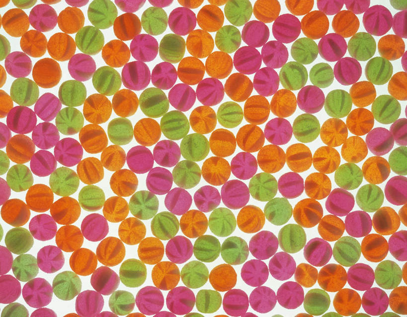 无人,横图,俯视,室内,特写,白天,白色背景,游戏,静物,玩具,一堆,许多,阴影,堆叠,堆积,重叠,反射,密集,影子,玩,娱乐,弹珠,绿色,紫色,休闲,球体,圆球,橘色,益智,摄影,影棚,活动,堆,发泄,消遣,欣赏,智力,弹球,宣泄,美观,玩耍,嬉戏,彩图,高角度拍摄,影棚拍摄,拍摄