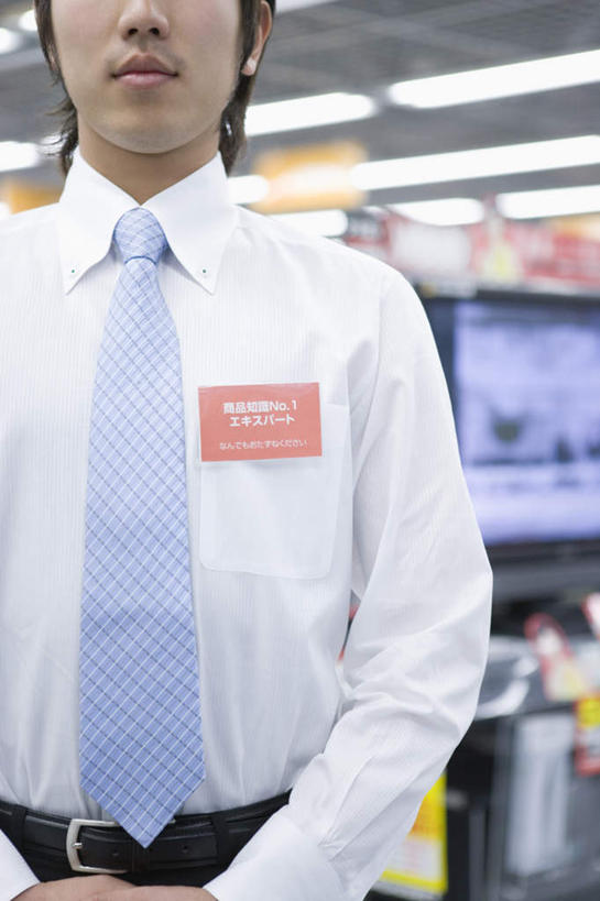 东方人,一个人,商务人士,店员,商务男性,商店,站,竖图,室内,白天,正面,衬衫,购物,消费,超市,电视,亚洲,仅一个男性,仅一个人,套装,朦胧,模糊,日文,标牌,标志,文字,字符,黄种人,标识,仅一个年轻男性,液晶电视,站着,营业员,金融,百货,商务装,选购,贸易,工薪阶层,百货公司,日语,血拼,销售人员,男人,男性,年轻男性,亚洲人,白领,上班族,售货员,电视机,站立,半身,彩图,衬衣,购物商场,购物中心,商业中心
