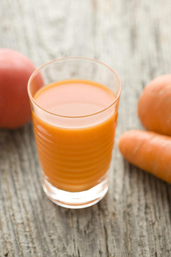 无人,竖图,俯视,室内,特写,白天,桌面,萝卜,胡萝卜,蔬菜,西红柿,杯子,阴影,新鲜,光线,影子,食品,一杯,玻璃制品,食物,两个,黄色,红色,阳光,水杯,摄影,有机食品,绿色食品,影棚,胡萝卜汁,玻璃杯,红萝卜,甘荀,番茄,彩图,高角度拍摄,影棚拍摄,拍摄