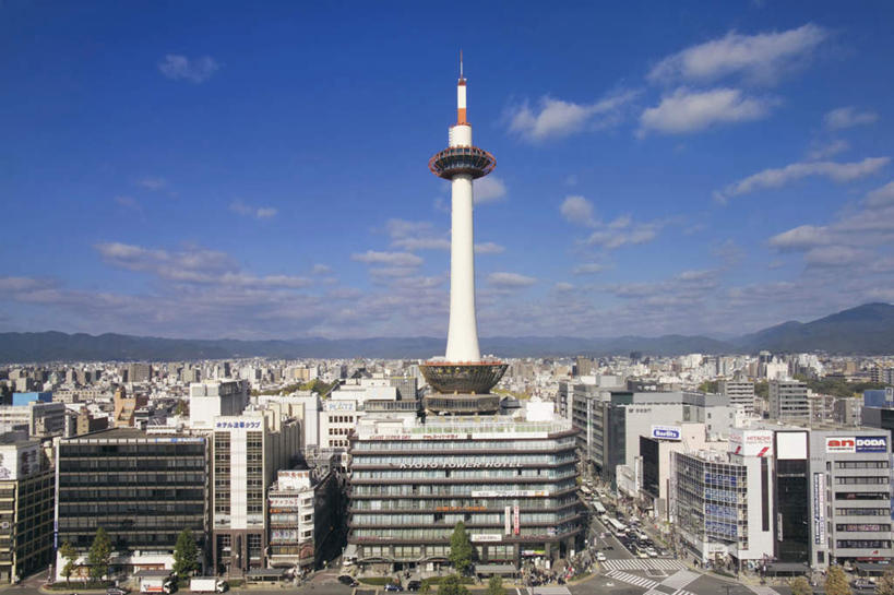 无人,高楼大厦,横图,俯视,航拍,室外,白天,旅游,度假,办公楼,标志建筑,大厦,地标,建筑,摩天大楼,写字楼,京都,日本,亚洲,阴影,光线,影子,云,云朵,云彩,娱乐,建设,蓝色,白云,蓝天,天空,阳光,楼宇,天,享受,休闲,旅游胜地,商务楼,放松,京都府,晴朗,鸟瞰,东亚,本州,本州岛,日本国,近畿地方,近畿,京都塔,晴空,彩图,高角度拍摄,大楼,高层建筑,高楼,摩天楼