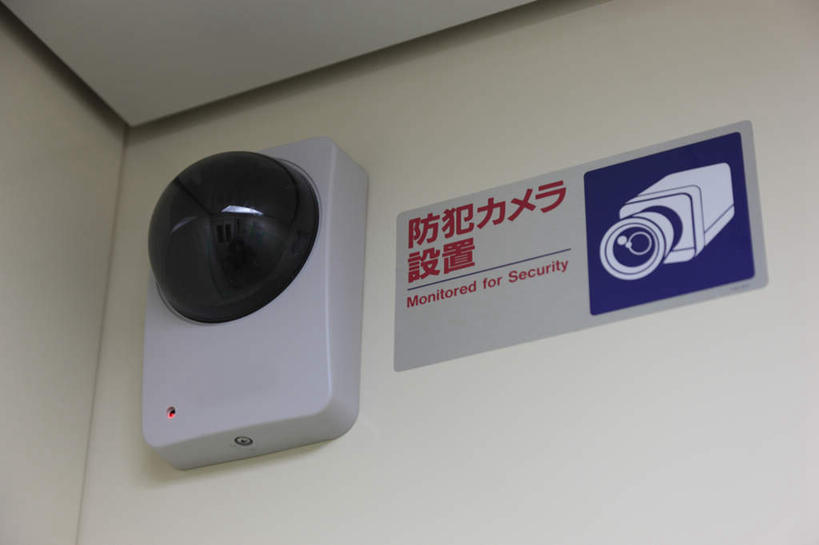 无人,横图,室内,特写,白天,仰视,安全,指示牌,静物,日文,标志,文字,字符,墙,防护,摄像机,警告,标识,墙壁,墙面,白色,探头,警示,摄像,摄影,保护,禁止,提醒,提示,限制,录像,保险,监控,监视,日语,保全,周全,安稳,安定,平安,危险,彩图,低角度拍摄