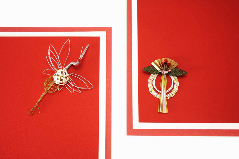 无人,横图,俯视,室内,特写,白天,白色背景,白鹭,鸟,叶子,一堆,许多,飞翔,堆叠,堆积,艺术,飞行,鸟类,手工艺品,绿叶,纸张,艺术品,文化,红色,白色,工艺品,嫩叶,摄影,影棚,堆,高雅,自信心,品位,花纸绳,日本水引,日本水引绣,水引,水引绣,叶,叶片,彩图,高角度拍摄,影棚拍摄,拍摄