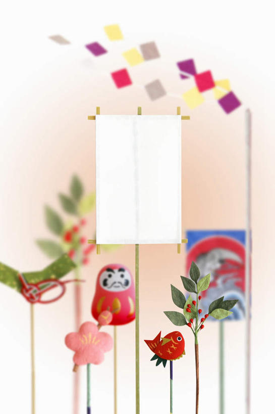 无人,竖图,俯视,室内,特写,白天,白色背景,樱花,静物,新年,一排,许多,节日,朦胧,模糊,庆祝,整齐,装饰,祝福,文化,传统,排列,风筝,祈祷,祈福,庆典,健康,放风筝,许愿,摄影,影棚,纪念,华丽,修饰,祈求,吉祥,点缀,纸鸢,队列,放鹞子,鹞,鹞子,鸢,木鸢,衬托,美观,雅致,雅观,仙樱花,福岛樱,青肤樱,达摩不倒翁,好运,平安,荆桃,彩图,高角度拍摄,影棚拍摄,拍摄