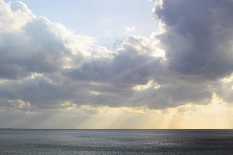 无人,横图,室外,白天,正面,旅游,度假,海浪,海洋,美景,长崎,日本,亚洲,阴影,朦胧,模糊,光线,影子,景观,浪花,水平线,云,云朵,辽阔,海平线,云彩,娱乐,蓝色,白云,蓝天,天空,阳光,自然,海水,天,享受,休闲,广阔,景色,放松,晴朗,一望无际,自然风光,海景,东亚,日本国,长崎县,九州本岛,九州,九州岛,九州地方,长崎市,县厅,无边无际,一马平川,大海,风浪,海,海水的波动,近岸浪,涌浪,晴空,彩图,水天相接,水天一线