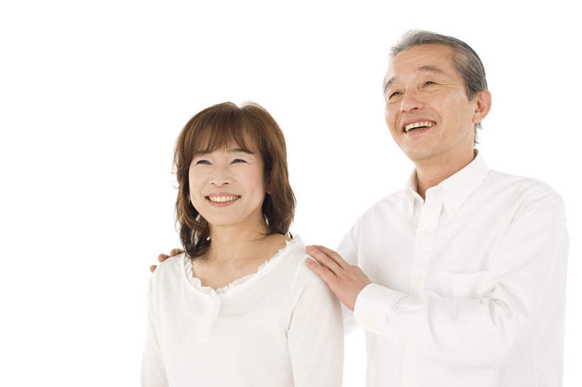 东方人,头发,两个人,家庭,夫妻,站,笑,摸,微笑,露齿笑,横图,室内,白天,白色背景,正面,衬衫,爱情,亚洲,撑,抚摸,服装,褐色,浪漫,注视,休闲装,黄种人,衣服,白色,观察,看,站着,张嘴,休闲,温暖,温馨,一家人,休闲服,恩爱,恋人,摄影,服饰,影棚,观看,和睦,察看,撑着,关注,张大嘴巴,老年男性,老年女性,男人,男性,女人,女性,亚洲人,夫妇,情侣,张开嘴,触摸,接触,站立,半身,彩图,影棚拍摄,衬衣,拍摄,伴侣,融洽