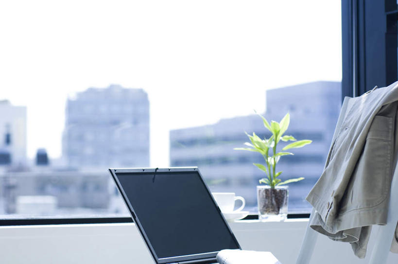 东方人,无人,高楼大厦,横图,室内,白天,正面,度假,电脑,笔记本电脑,美景,植物,窗户,窗帘,城市风光,标志建筑,城市,大厦,地标,建筑,摩天大楼,杯子,亚洲,阴影,光线,网络,瓷器,盆栽,影子,景观,咖啡杯,盆景,陶瓷制品,黄种人,娱乐,通讯设备,建设,玻璃窗,蓝色,绿色,蓝天,天空,阳光,自然,天,享受,休闲,景色,放松,生长,晴朗,成长,无线,瓷杯,通信设备,无线网络,无线上网,便携式电脑,万里无云,手提电脑,亚洲人,晴空,晴空万里,彩图,大楼,高层建筑,高楼,摩天楼