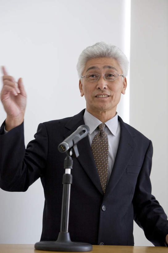 东方人,一个人,商务人士,教师,商务男性,站,竖图,室内,白天,正面,衬衫,亚洲,仅一个男性,仅一个人,仅一个中年男性,指,套装,眼镜,墙,注视,黄种人,方向,墙壁,墙面,话筒,发言,观察,看,手势,演讲,站着,观看,察看,麦克风,指向,演说,食指,关注,扩音器,商务装,近视眼镜,传声器,工薪阶层,微音器,男人,男性,中年男性,亚洲人,白领,讲师,教授,老师,上班族,站立,半身,彩图,衬衣