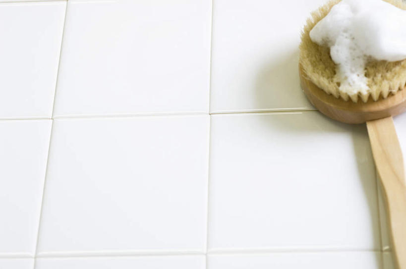 无人,横图,俯视,室内,特写,白天,化妆,美容,静物,护肤,瓷砖,地砖,泡沫,地面,一个,化妆品,刷子,肥皂,香皂,日用品,洗浴用品,清洁,保养,享受,休闲,放松,保健,单个,护肤品,沐浴刷,清洁用具,舒缓,养颜,去污,紧肤,嫩肤,洗涤,彩图,高角度拍摄