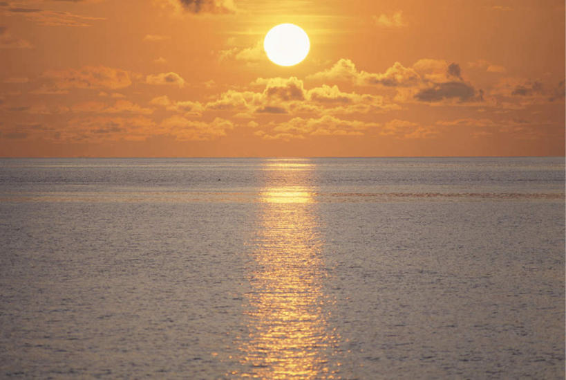 无人,横图,室外,白天,仰视,旅游,度假,海浪,海洋,美景,日落,太阳,马尔代夫,亚洲,景观,浪花,水平线,晚霞,霞光,云,云朵,辽阔,海平线,云彩,娱乐,红色,蓝色,白云,蓝天,天空,自然,海水,黄昏,天,享受,休闲,广阔,景色,彩霞,放松,晴朗,一望无际,自然风光,南亚,海景,马尔代夫共和国,无边无际,一马平川,大海,风浪,海,海水的波动,近岸浪,涌浪,晴空,夕阳,彩图,低角度拍摄,水天相接,水天一线