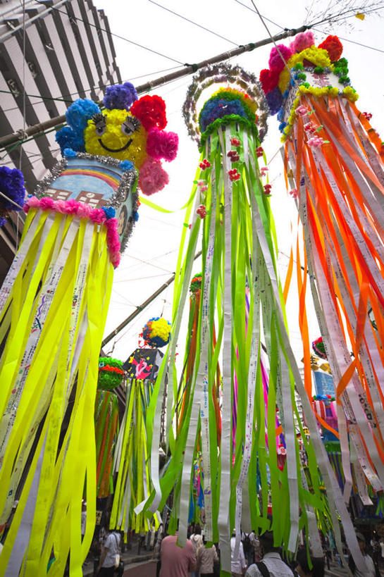 无人,竖图,室外,白天,仰视,爱情,旅游,度假,美景,神奈川,日本,情人节,亚洲,悬挂,节日,七夕,庆祝,装饰,景观,神奈川县,浪漫,文化,娱乐,三个,绿色,自然,庆典,享受,休闲,温暖,温馨,橙色,景色,恩爱,放松,纪念,华丽,修饰,点缀,和睦,自然风光,东亚,本州,七夕节,关东地方,本州岛,日本国,衬托,美观,雅致,雅观,织女,牛郎,乞巧节,彩图,低角度拍摄,融洽