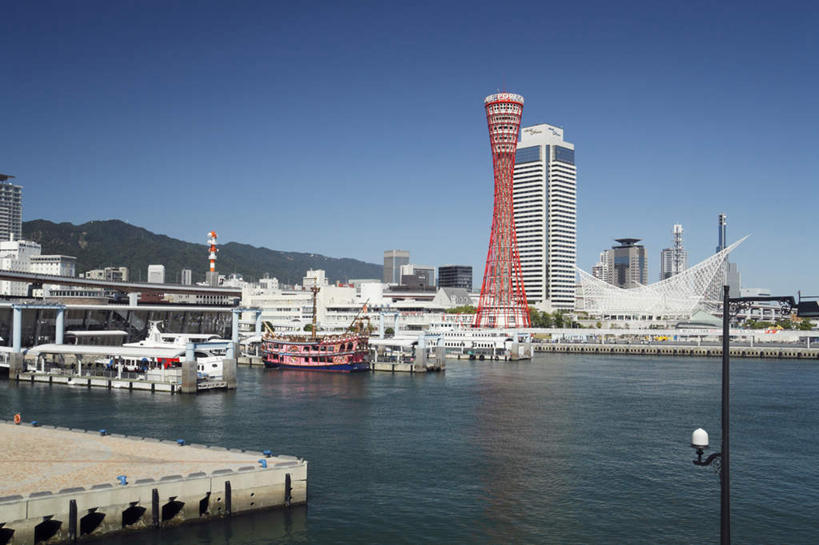 无人,高楼大厦,栏杆,码头,横图,室外,白天,正面,度假,海浪,海洋,美景,山,山脉,城市风光,城市,大厦,港口,建筑,路灯,摩天大楼,船,照明,日本,亚洲,一艘,停靠,景观,浪花,山峰,建筑群,围栏,塔,灯光,游艇,地面,山峦,娱乐,建设,护栏,灯,红色,蓝色,蓝天,天空,海水,交通工具,群山,天,享受,休闲,景色,放松,照亮,照明设备,停泊,载具,海景,东亚,本州,本州岛,日本国,近畿地方,近畿,兵库,兵库县,神户,神户港,神户市,神戸,县厅,神戸市,神户塔,大海,风浪,海,海水的波动,近岸浪,涌浪,彩图,摆渡口,埠头,大楼,渡口,渡头,港湾,高层建筑,高楼,海港,货运码头,口岸,摩天楼,商港